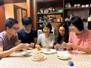 響應國際家庭年精神　中市辦相片徵文倡「愛在一起」