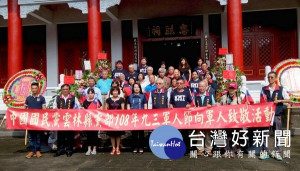 國民黨雲林縣黨部主委許宇甄偕同黃榮林黨部主委謝大霖暨地方幹部，於忠烈祠向軍人烈士牌位獻花致敬。