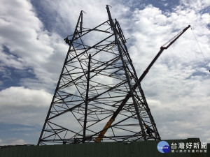 台電興建的高壓電塔塔座。