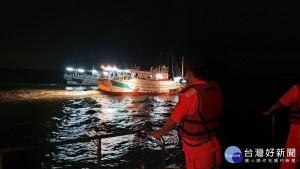 雙拖漁船違規捕魚，海巡署第十三(布袋)海巡隊蒐證取締絕不寬貸