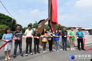 彰化縣民權華德福實驗國民中小學揭牌。 