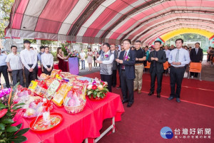 市長及中央大學校長等貴賓祝禱興建工程圓滿順利

