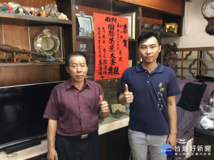 高雄青農劉士輔參加法國AVPA第二屆國際茶葉大賽，分別榮獲「銀獎」及「美食特別獎」。