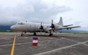 18日早上傳出空軍一架自屏東基地起飛的P-3C反潛機，其機上人員在飛行中的機艙內聞到焦味，因此實施緊急處置返場，目前該架反潛機已平安降落於屏東基地，人機均安。對於事故原因，仍有待空軍專案小組調查釐清。（資料照，與新聞當事軍機無關，圖片來源／Wikipedia）