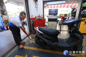 台中市為加速二行程機車淘汰率，市府加碼給機車業者「宣導報廢獎勵金」（圖／台中市政府環保局）