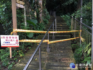 將國強嶺部分步道列為防疫管制區等防治作為。管制期間將定期進行長效藥物噴消及環境孳清，也提醒民眾於管制期間切勿進入管制區域