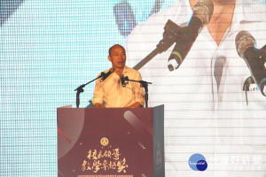 高雄市長韓國瑜受邀出席「108年教育部校長領導卓越獎暨教學卓越獎頒獎典禮」。