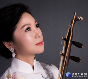 二胡演奏家段皚皚現任上海民族樂團二胡獨奏家。
