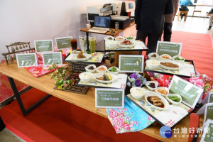 「好客食堂」販售多樣客家餐點，從精緻的套餐、平價的特色小吃、點心類的粄食或飲品，滿足民眾的需求與口味

