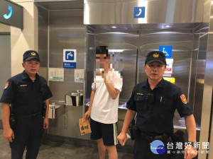 自閉症少年遺失手提袋　捷警溫馨送暖助返家