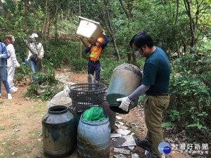 牛埔山近國強嶺與圓通寺間步道為防疫管制區，市府持續針對管制區進行長效藥物噴消及環境孳生源清除