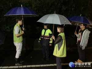 基隆環警執行夜間查緝　非法棄置無所遁形