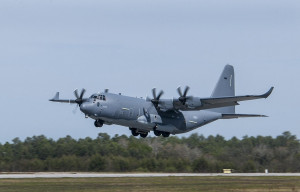 傳出1架美軍MC-130J運輸機，於9月26日沿台灣海峽中線由北朝南飛行，後轉巴士海峽東返，飛回美軍駐日本琉球的嘉手納空軍基地。對此國防部證實確有此事，全程充分掌握相關過程。這也是8月29日以後，美軍1個月內第2度有MC-130J運輸機沿台灣海峽中線飛行。（圖／Wikipedia）