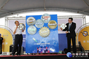 高市府青年局在高雄國家體育場正式成立，市長韓國瑜親自出席。