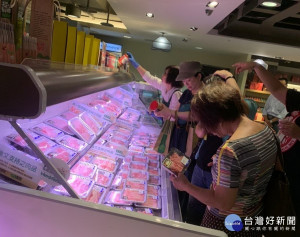 香草豬肉在北部設專櫃展售。（農產公司提供）