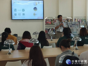 亞東技術學院國際志工社2日於有庠科技大樓圖書館閱覽室，舉辦學生社團青春遠行錄暑期海外志工成果分享會。（圖／記者黃村杉攝）