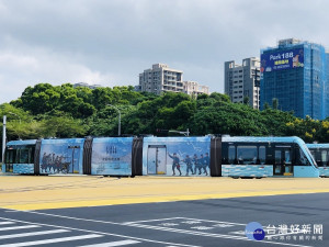 淡海輕軌首度變裝，清法戰爭彩繪列車雙十連假上路