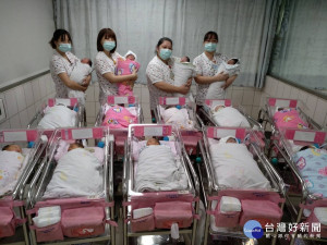 中壢區宏其婦幼醫院誕生了14位國慶寶寶，其中男寶寶8位、女寶寶6位。