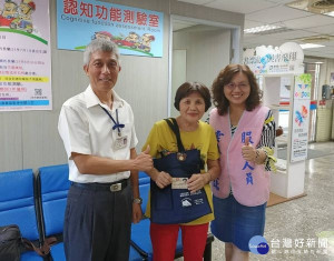 雲林監理站配合雲林縣道安週辦理「樂齡換照一把罩」活動，關懷75歲以上高齡駕駛人換發駕照及宣導行車安全。