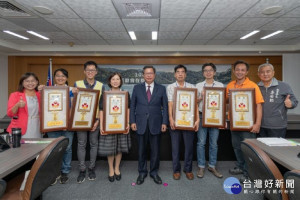 市長頒發桃園市108年度社會教育貢獻獎，感謝各界的力量讓桃園更美好