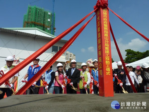 新的鳳山分局由副市長李四川主持動土典禮，預計111年完工。