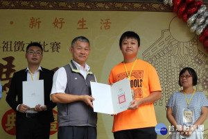 「一枝筆‧書寫全世界」獲教育部肯定，南華大學文學系創作生命故事潛力無窮