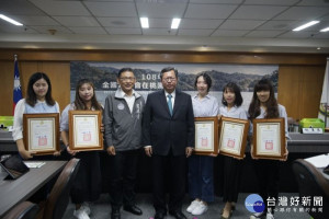 勇奪績優教學模組5個獎項之新奇屋及新學屋幼兒園，自104年即加入客語沉浸式教學推廣之行列，推動客語教學

