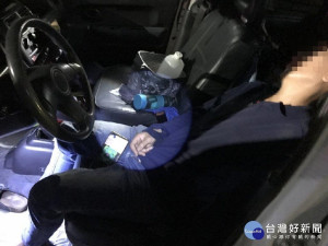 夫妻吵架鬧輕生　警及時救援挽回寶貴性命（圖／東港警分局提供）