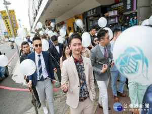 

愛情烏托邦為協助單身男女告別一個人的生活，在國內辦免費公益課程茶會，教如何追求對象、面對被拒絕的不堪、重整心情向前看，等等情感教育的課題。（記者陳榮昌攝）
