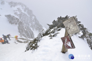 雪季攀登也需注意天候能見度及強風等問題-〈圖片玉管處提供〉