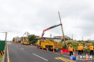 台15線電纜地下化觀音段即將完工，逐步拔除部分路段電線桿

