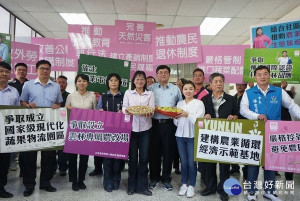 雲林縣國民黨立委候選人張嘉郡與謝淑亞在縣農會聯合發表「農業政見」，以「農漁升級、山海連線」為主軸，要讓雲林農漁業HIGH起來。