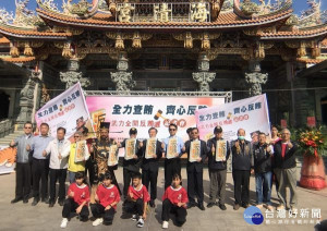 雲林地檢署號召警、調、廉代表，在包公的虎頭鍘見證下展現反賄選決心，亦邀請民眾下載「雲端反賄APP」，勇敢揪出破壞乾淨選風的害蟲。