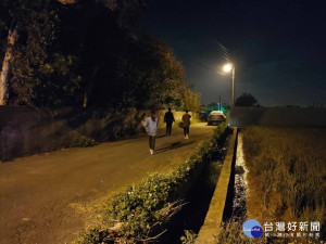 仙草花節賞花忘記愛車位置求助上湖派出所，員警10分鐘後幫楊小姐找到愛車。

