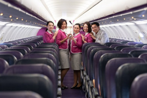 隸屬日本全日空（ANA）集團的廉價航空樂桃航空（Peach Aviation），宣布自即日起展開2020年度空服員招募計畫，預計招募100名空服員，錄取者最快2020年6月就可上線服務。（圖／樂桃航空Facebook）