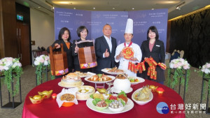 南方莊園渡假店從除夕至初五於中、西式餐廳提供精緻豐盛的團圓饗宴。

