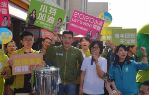 民進黨「護國保台助選團」日前來到雲林力挺海線立委候選人蘇治芬，共同表達青年反對假消息，亦肯定蘇治芬挺身而出保護雲林農民的決心。