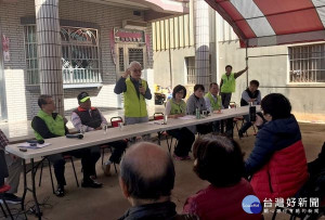 為提高防止地層下陷成效，農糧署將推動「黃金廊道農業新方案暨行動計畫」，立委蘇治芬、農糧署莊老達副署長與種苗場業者、農民等座談，研議相關配套。（