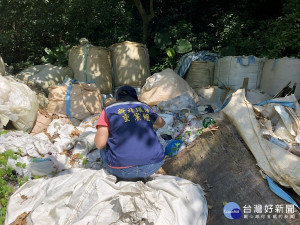 五股垃圾山地區內仍存有數十家非法清除或堆置廢棄物之業者，未來仍將持續強力稽查