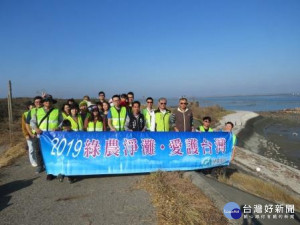 綠農電科二訪鰲鼓溼地，發起百人淨灘活動守護候鳥