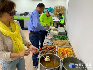 打選戰也要顧肚子 莊競程支持者供餐讓團隊吃飽再出發