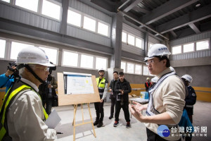 視察西七倉庫改建　林右昌盼提升基隆港競爭力