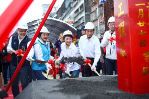 盧市長主持東北街拓寬動土