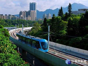 今年跨年列車活動將接續辦理，包含當日23時45分、24時00分於V01紅樹林站及V11崁頂站雙向發車的4列車，沿線各車站皆會停靠