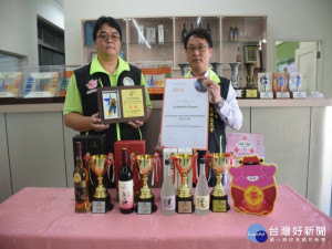 

大安區農會製酒廠生產的「芋燒酎」等酒品，榮獲國內及國際五大金獎，二日舉辦得獎發表會，來賓肯定農會團隊堅持精益求精釀出高級酒品，獲獎能鼓勵團隊士氣，亦是地方榮耀。（記者陳榮昌攝）
