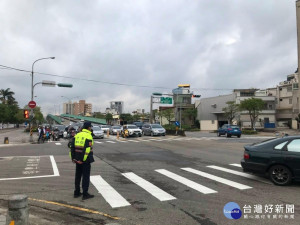 清寧橋試辦開放機車通行　竹南警監控車流、路況疏處（圖／竹南分局提供）