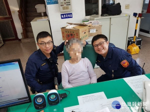 老婦外出迷途　警靠手鍊協助返家（圖／嘉義市政府警察局提供）