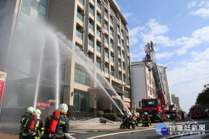 春節前夕　台東消防局加強火災搶救實兵演練