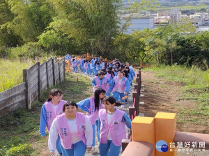 明台幼保科同學進行淨山健行。林重鎣攝