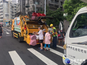 1月11日投票日　中市「定時定點」收運垃圾（圖／台中市政府提供）